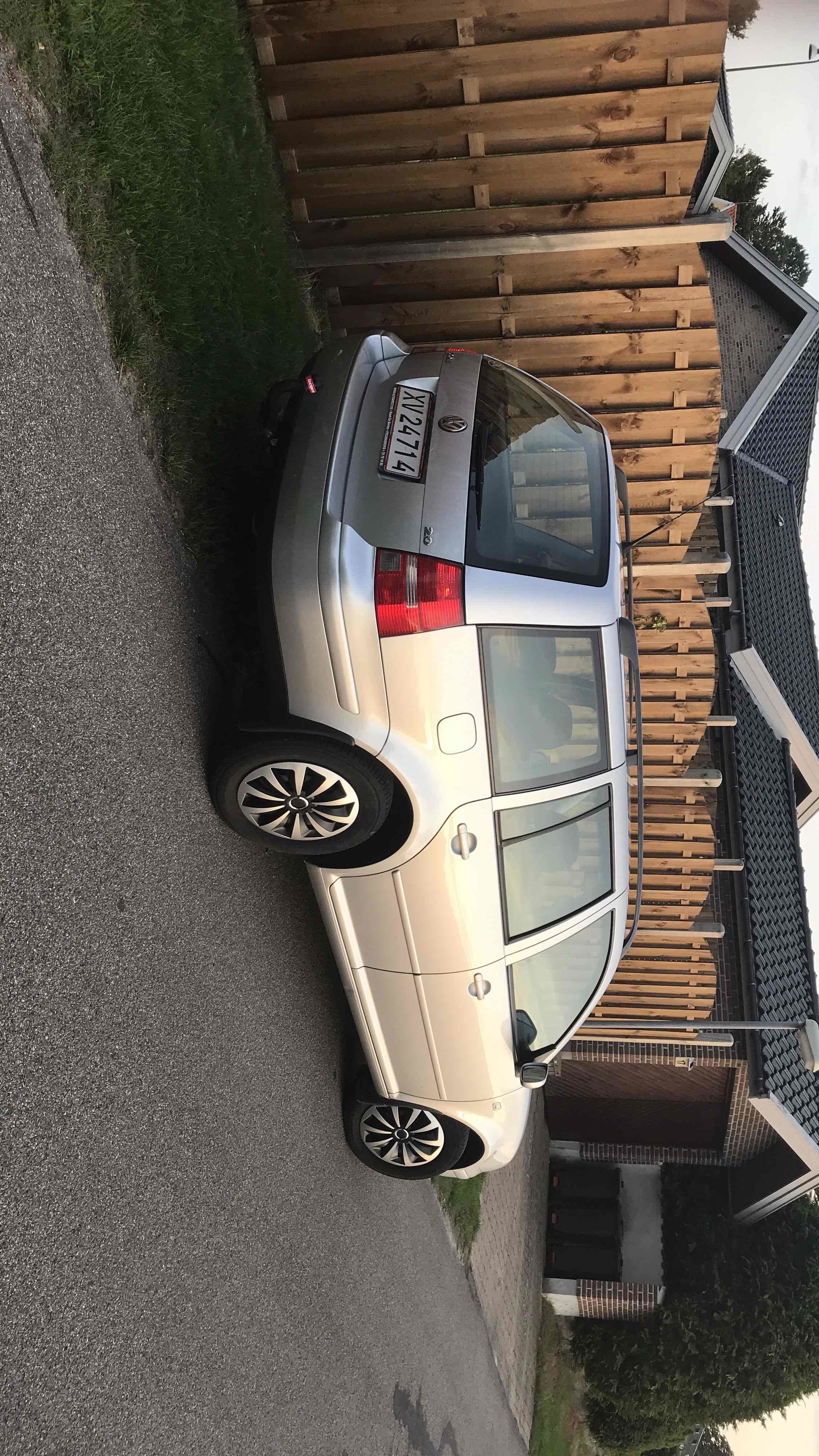 Grå VW Golf IV fra 2005