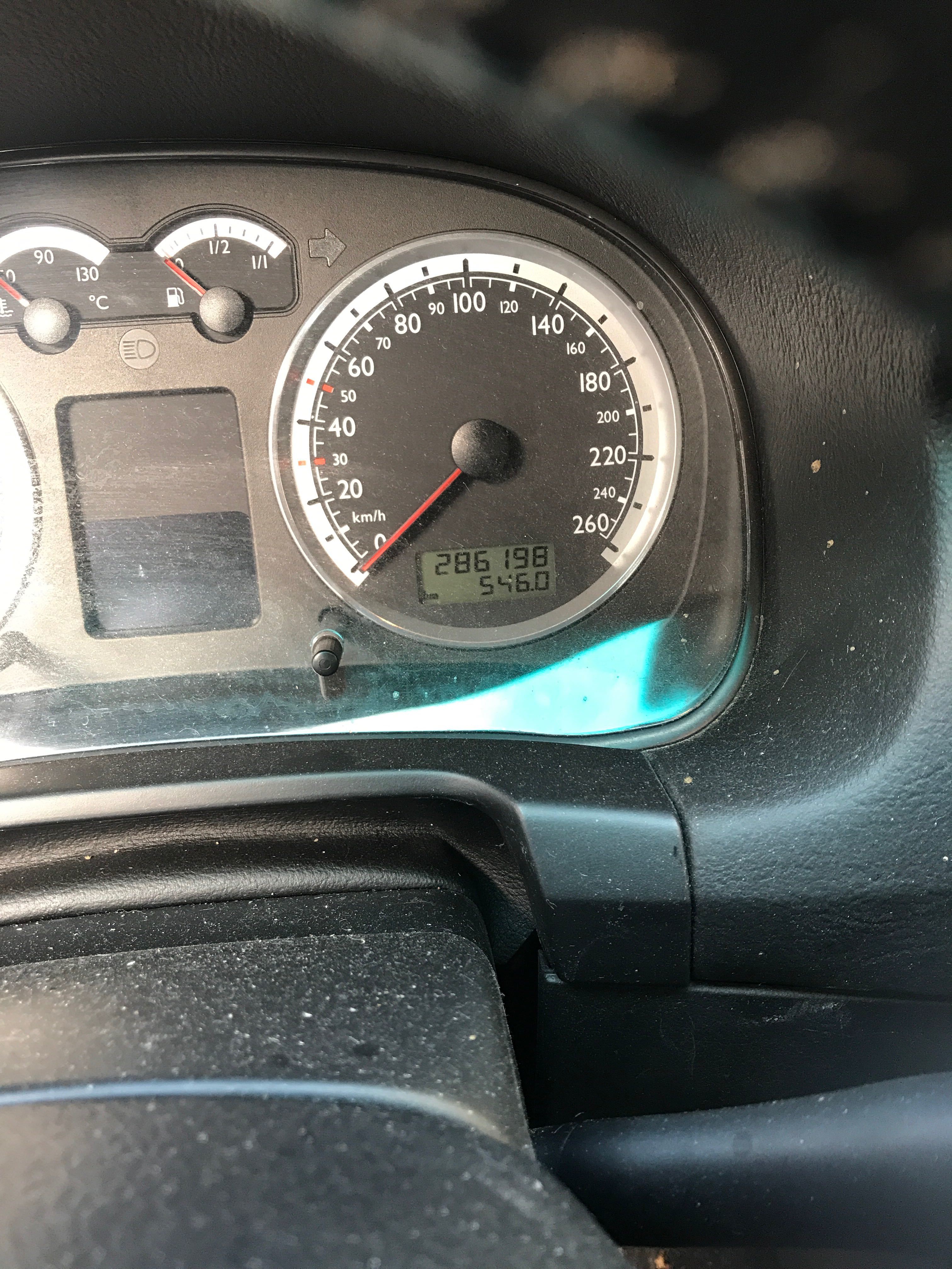 Grå VW Golf IV fra 2005