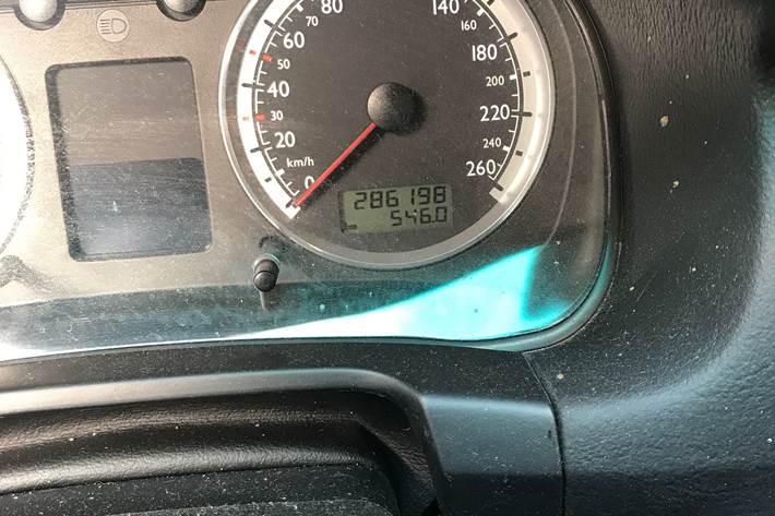 Grå VW Golf IV fra 2005