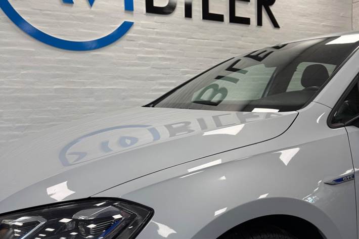 Hvid VW Golf VII fra 2021