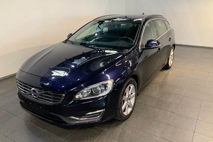Blå Volvo V60 fra 2017 set udefra