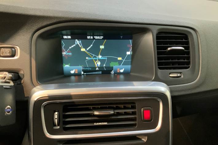 Blå Volvo V60 fra 2017