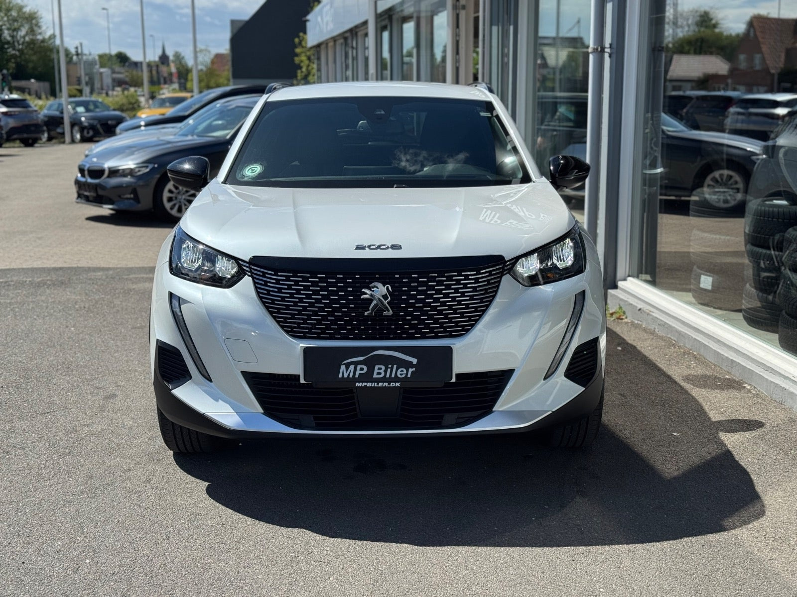 Hvid Peugeot 2008 fra 2023