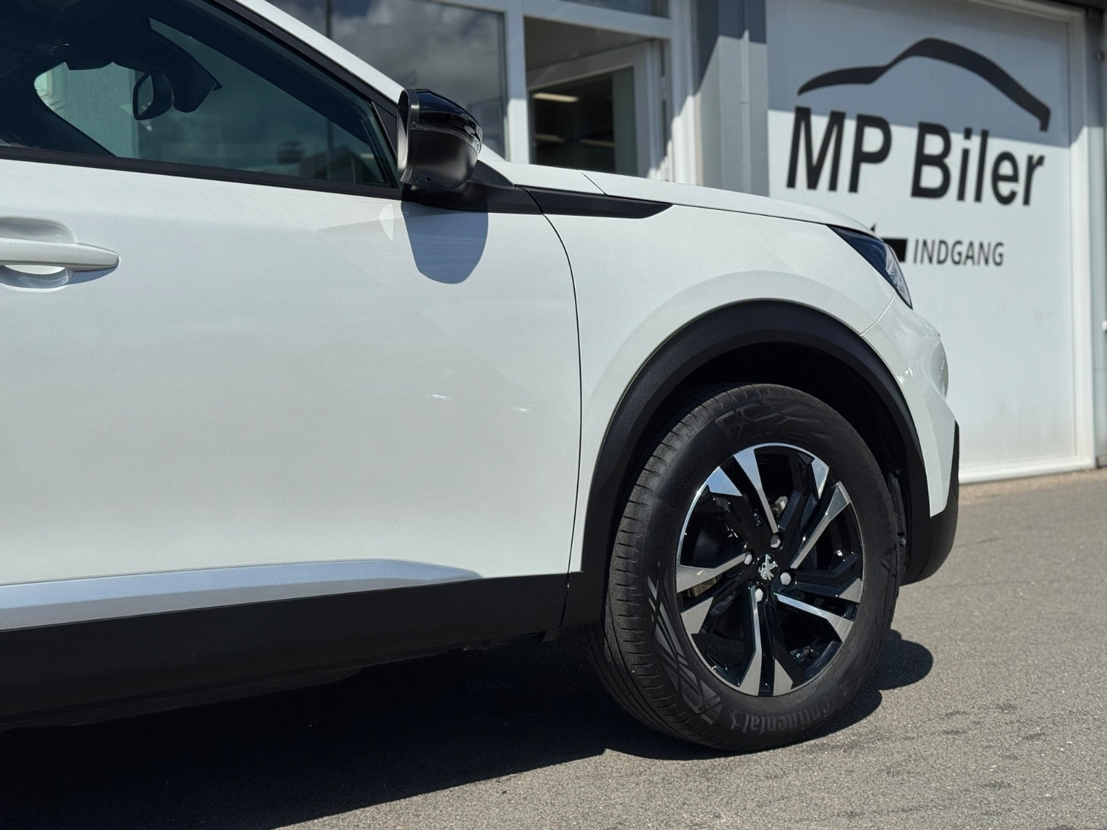 Hvid Peugeot 2008 fra 2023