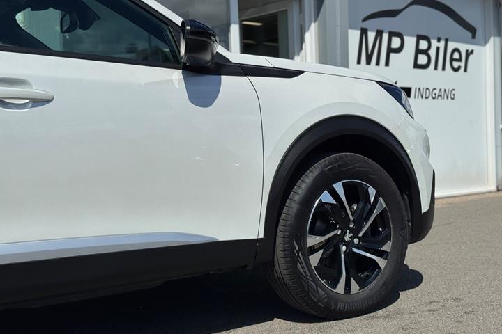 Hvid Peugeot 2008 fra 2023