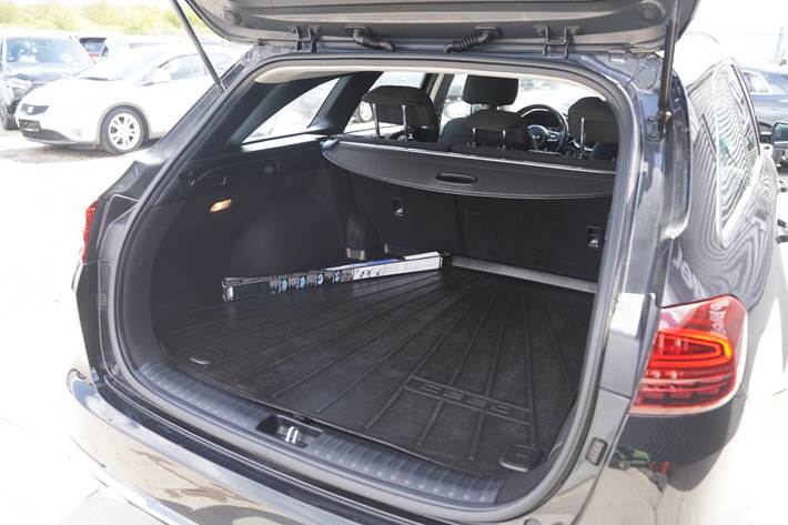 Sort Kia Ceed fra 2022
