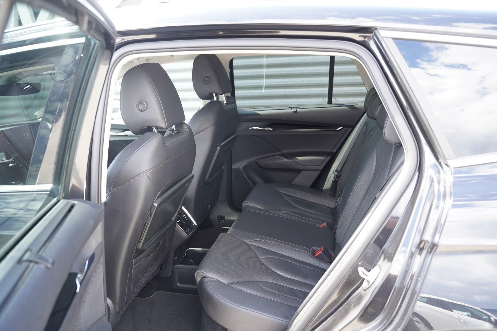 Sort Skoda Enyaq fra 2022