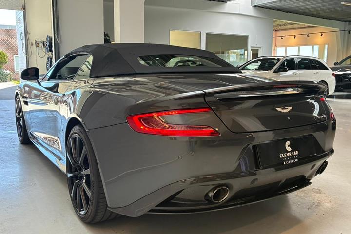 Grå Aston Martin Vanquish fra 2016