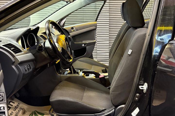 undefined Mitsubishi Lancer fra 2010 set indefra