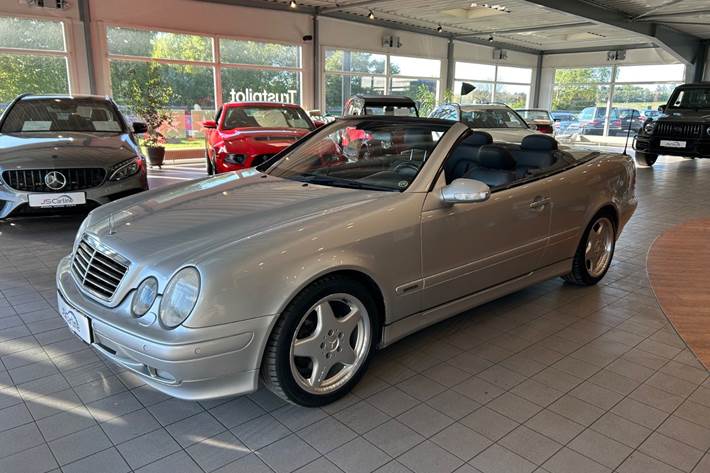 Sølv Mercedes CLK320 fra 2000