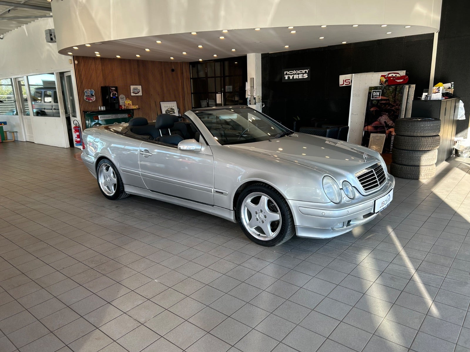 Sølv Mercedes CLK320 fra 2000