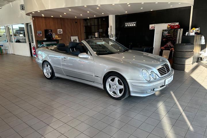 Sølv Mercedes CLK320 fra 2000