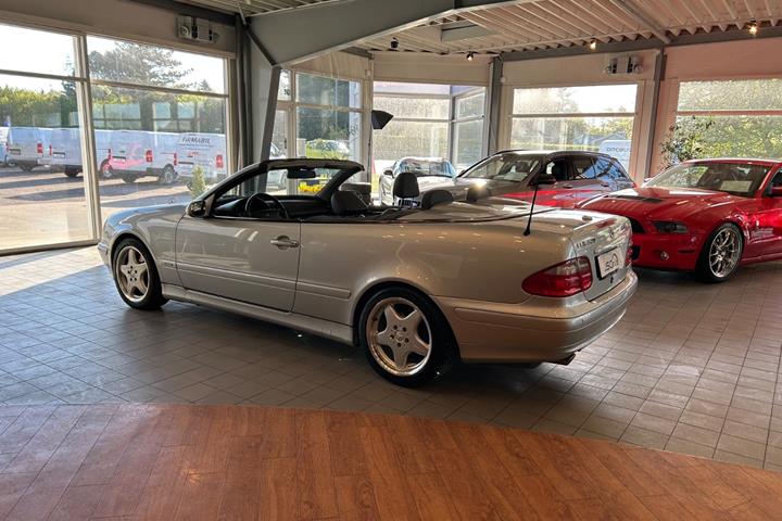 Sølv Mercedes CLK320 fra 2000