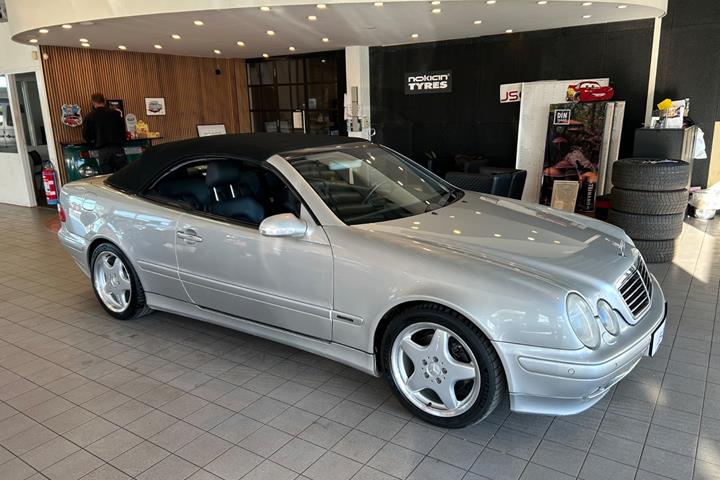 Sølv Mercedes CLK320 fra 2000