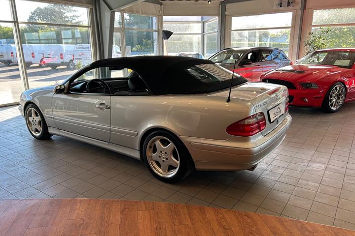 Sølv Mercedes CLK320 fra 2000