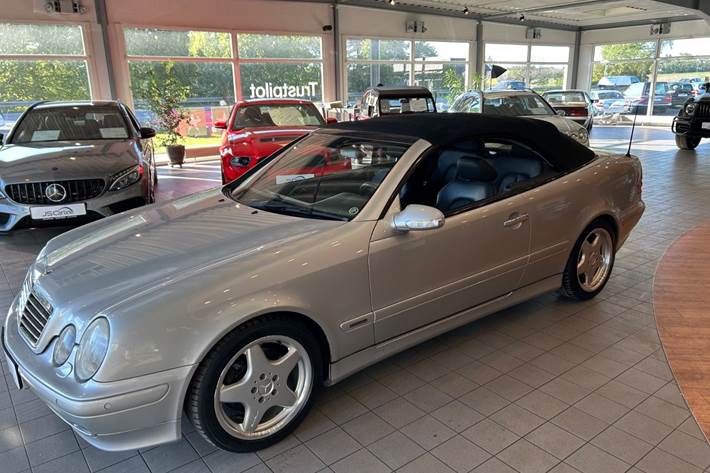 Sølv Mercedes CLK320 fra 2000