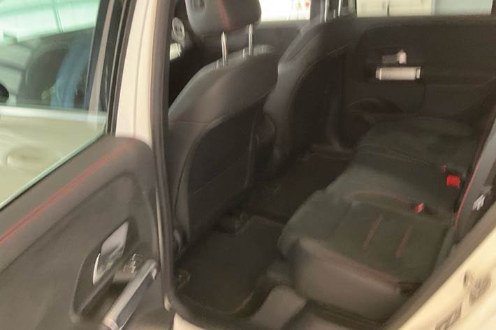 Hvid Mercedes EQB250 fra 2023