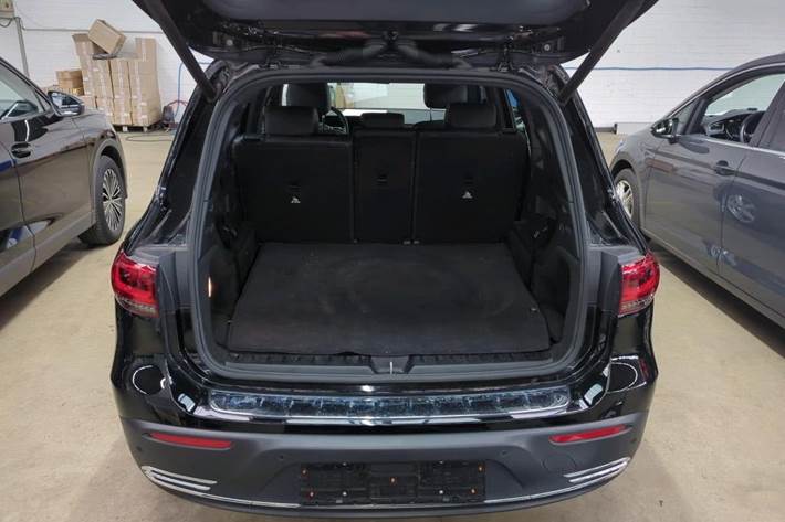 Sort Mercedes EQB250 fra 2023