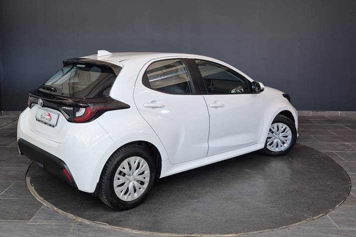 Hvid Toyota Yaris fra 2022