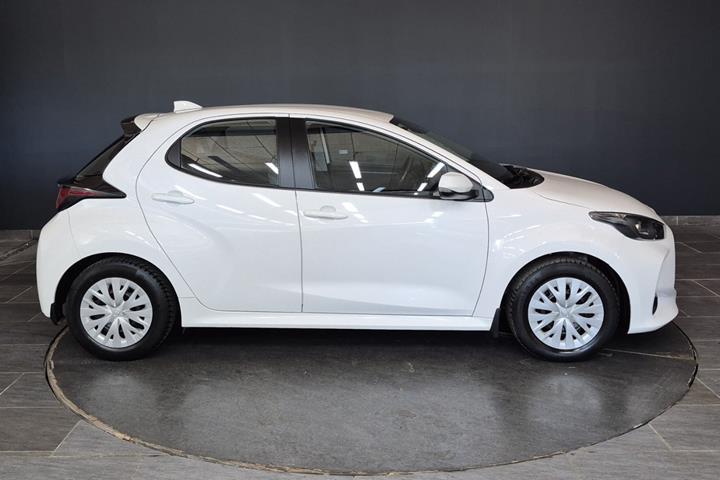 Hvid Toyota Yaris fra 2022