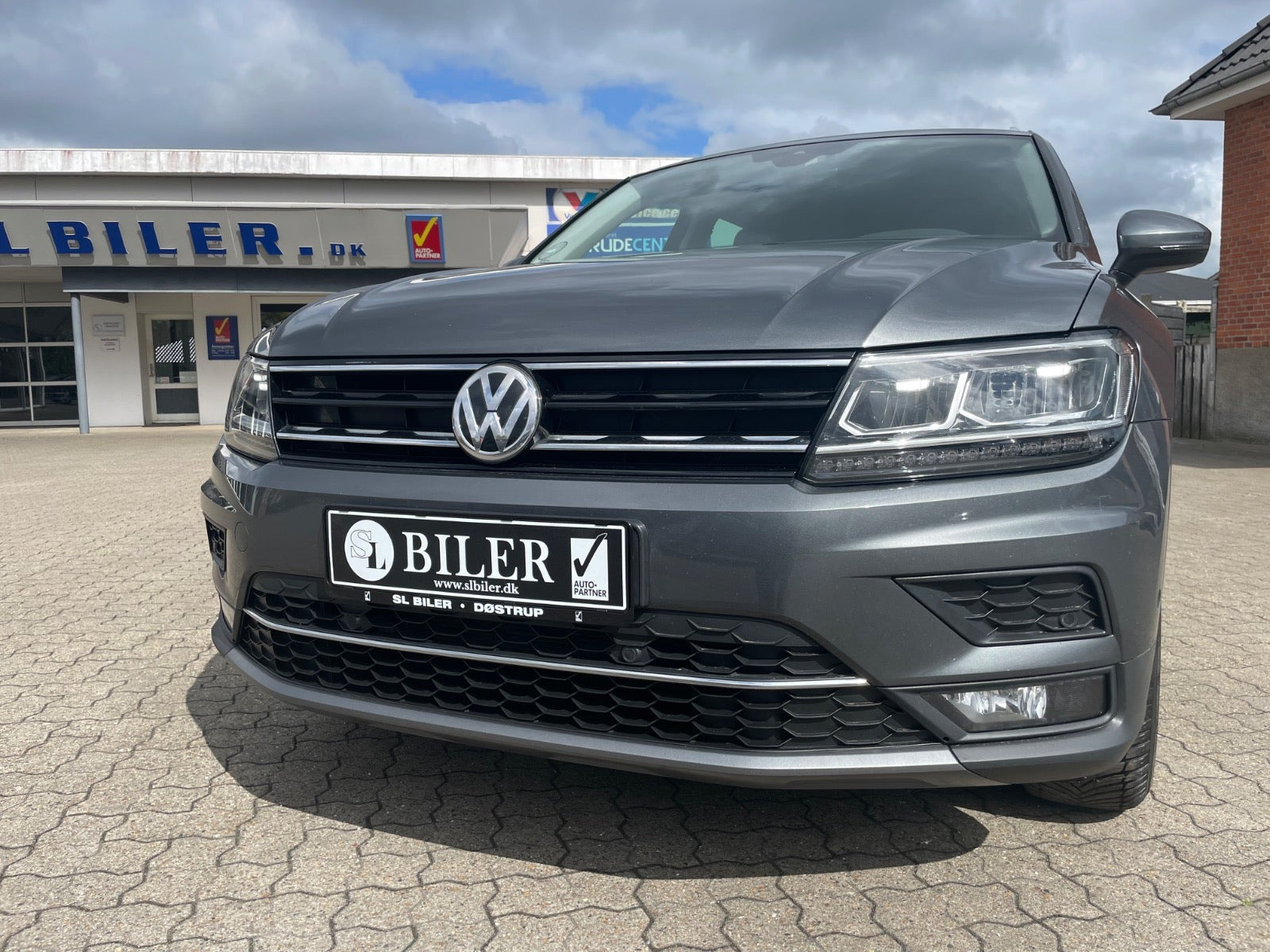 Grå VW Tiguan fra 2020
