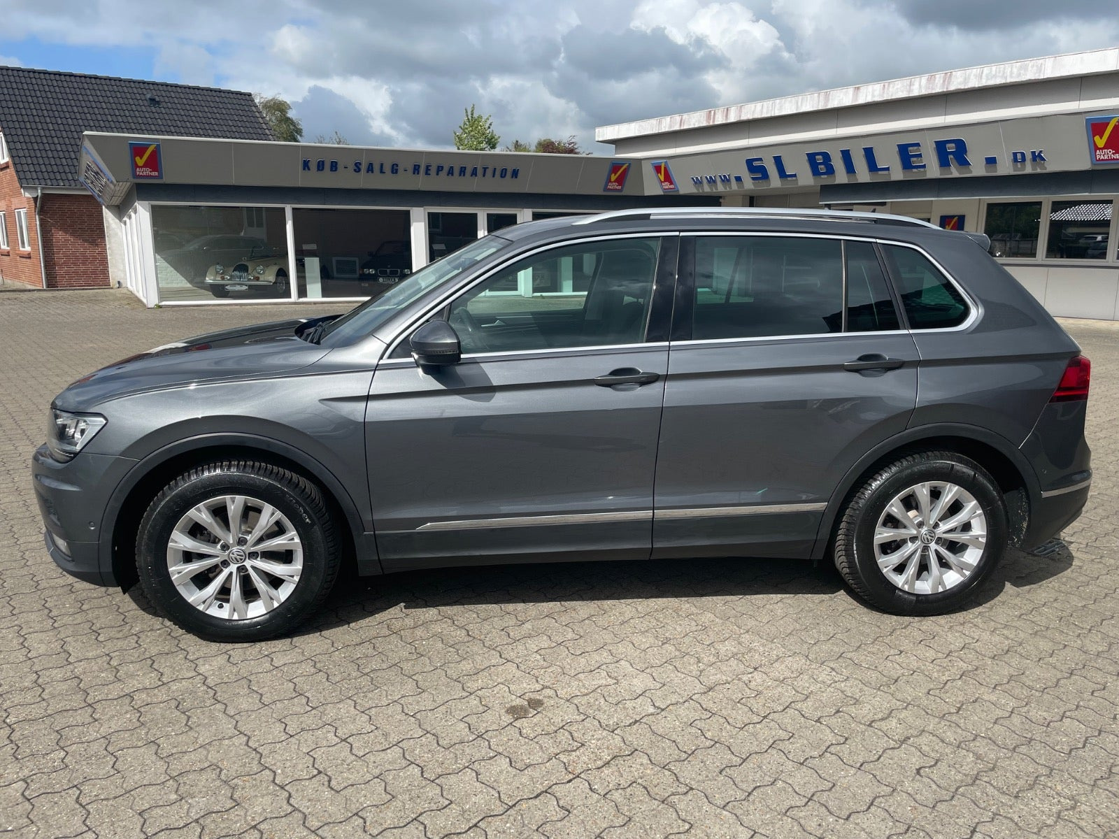Grå VW Tiguan fra 2020