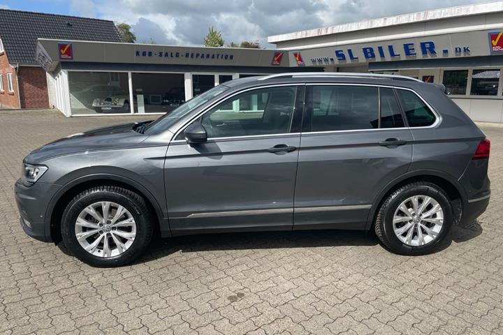Grå VW Tiguan fra 2020
