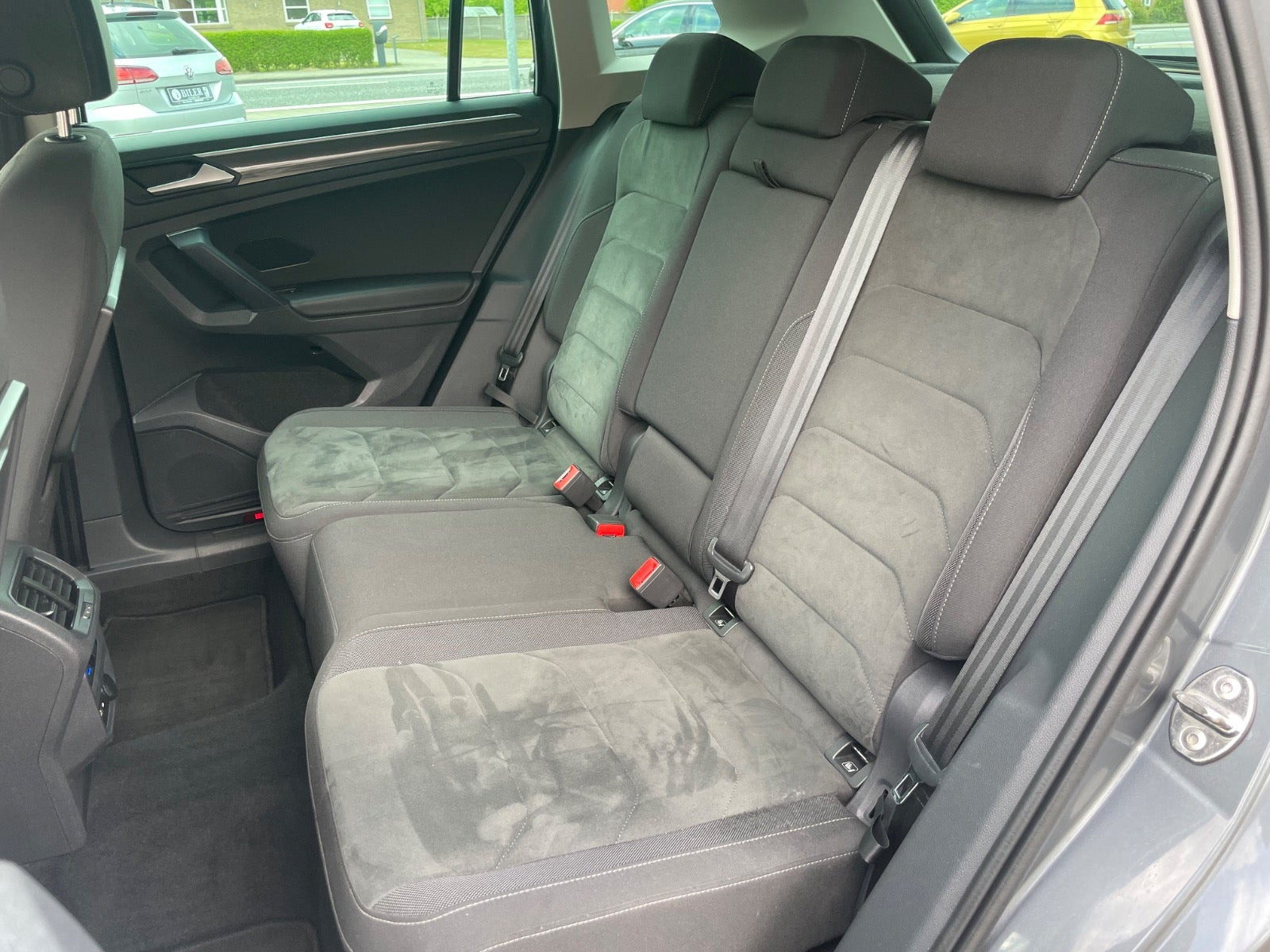 Grå VW Tiguan fra 2020