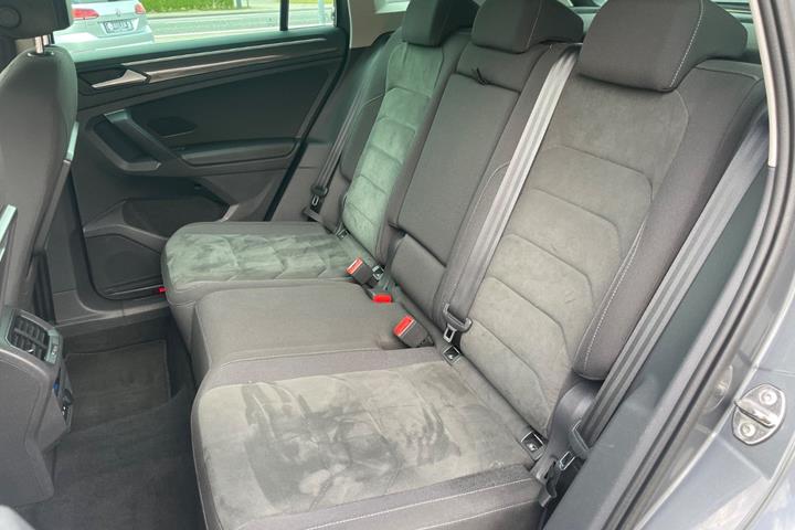 Grå VW Tiguan fra 2020