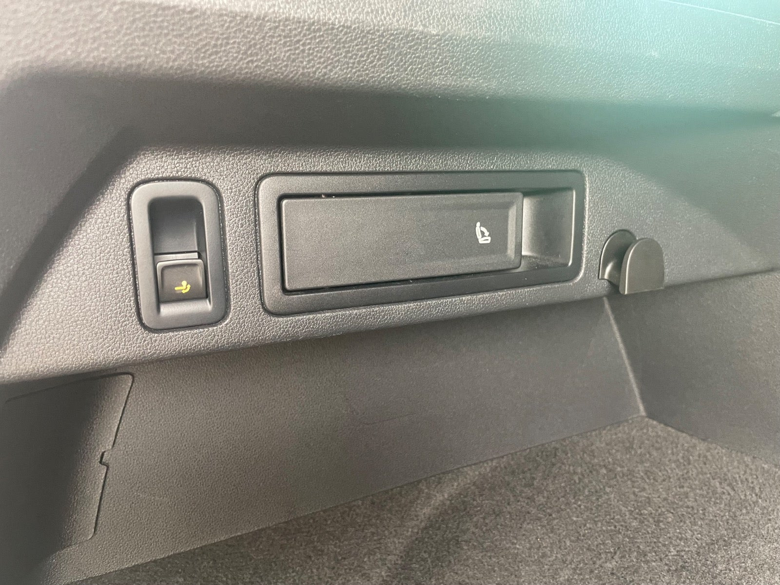 Grå VW Tiguan fra 2020
