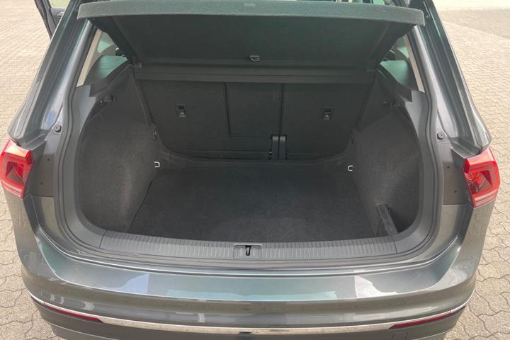 Grå VW Tiguan fra 2020