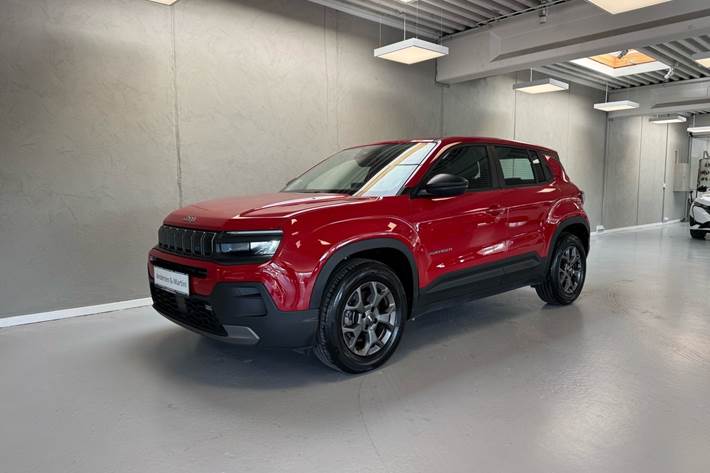 Rød Jeep Avenger fra 2023