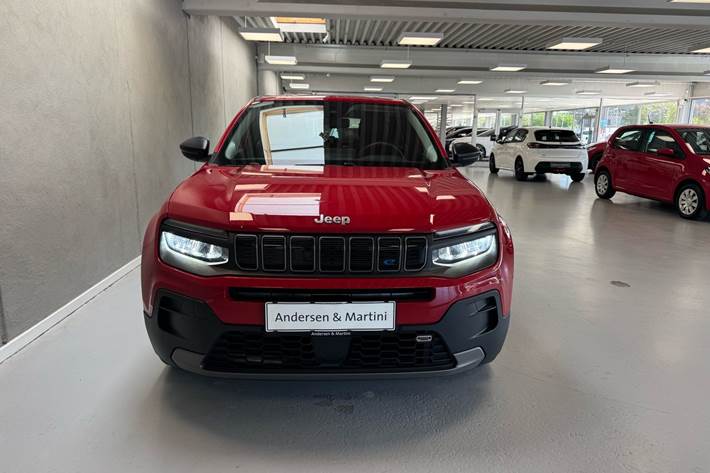 Rød Jeep Avenger fra 2023