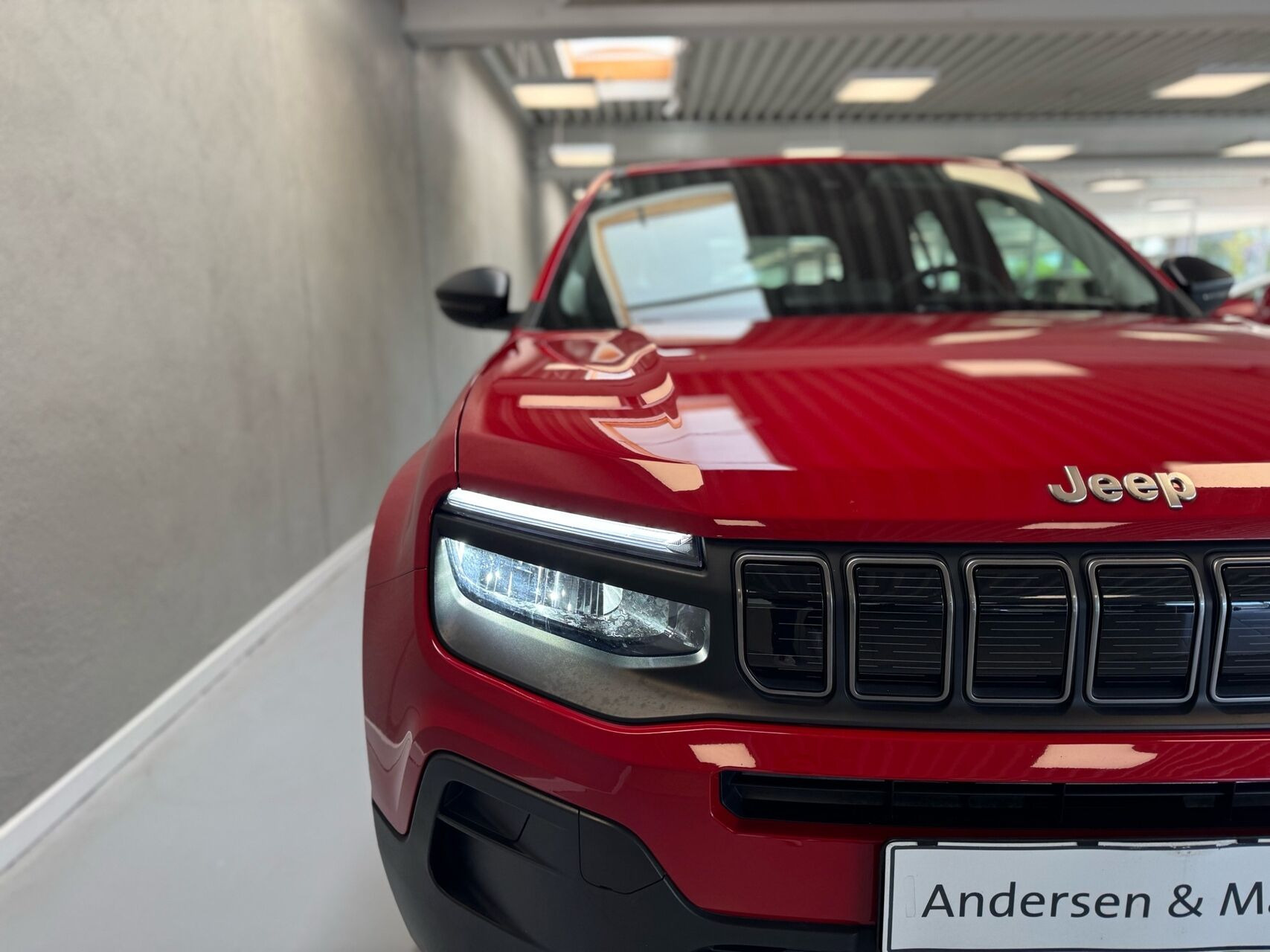 Rød Jeep Avenger fra 2023