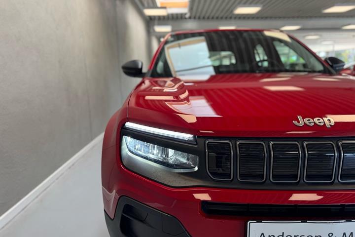 Rød Jeep Avenger fra 2023