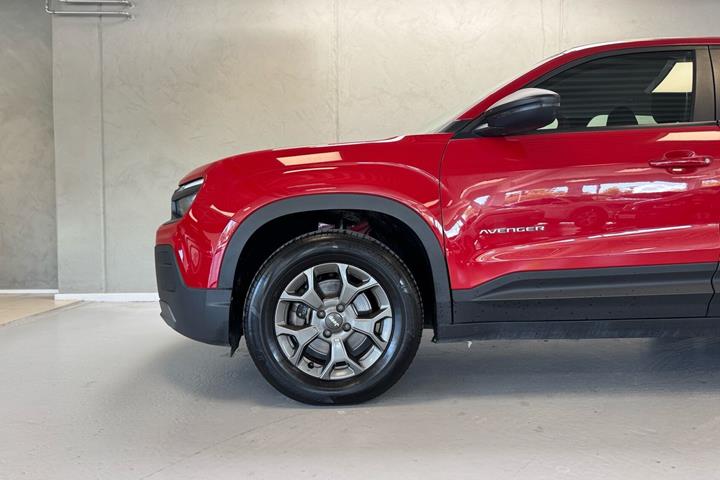 Rød Jeep Avenger fra 2023