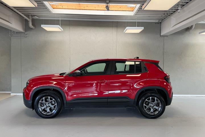 Rød Jeep Avenger fra 2023
