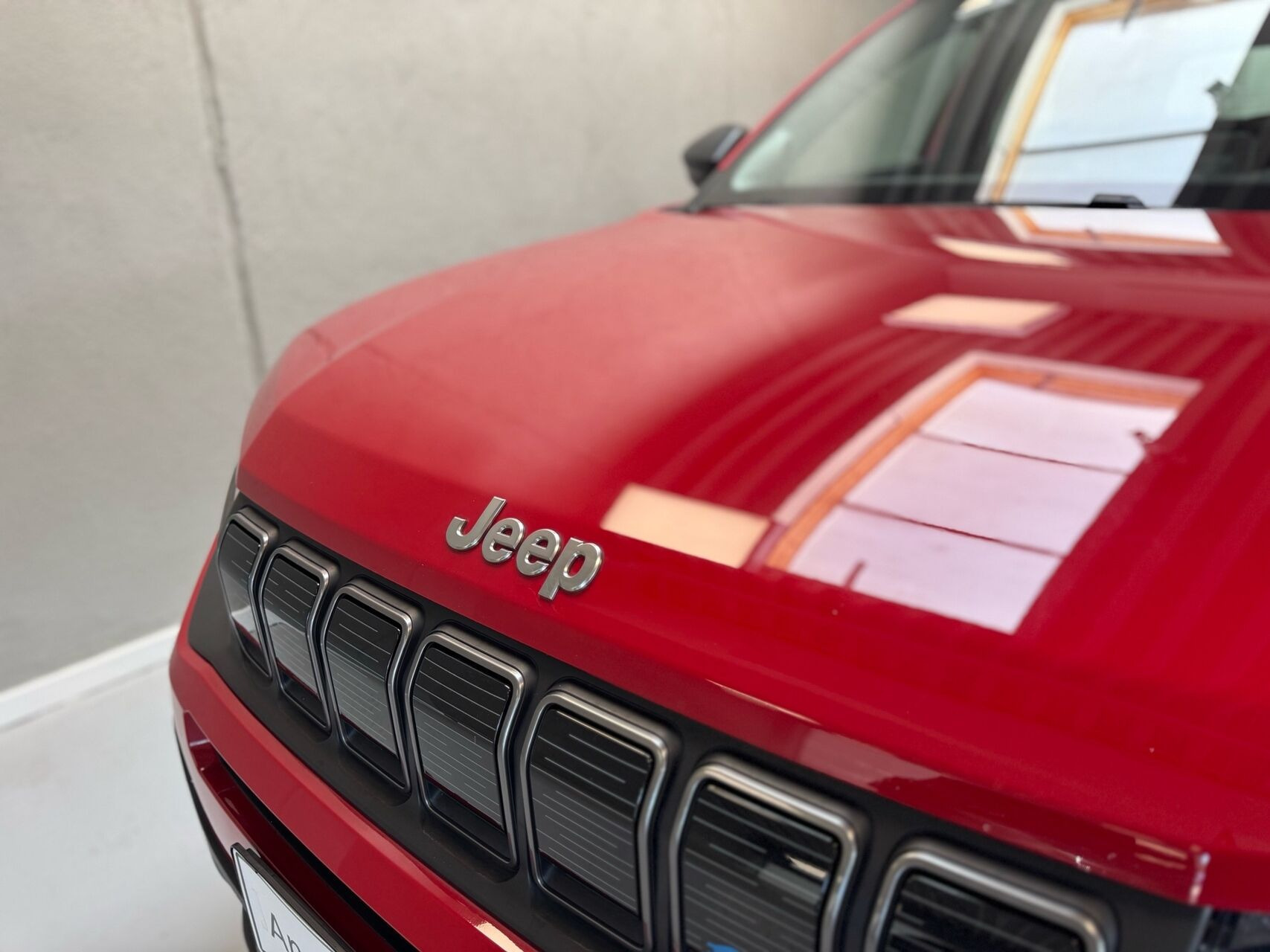 Rød Jeep Avenger fra 2023