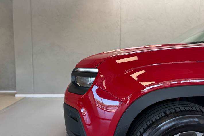 Rød Jeep Avenger fra 2023