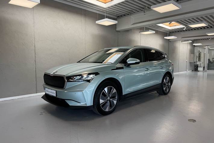 Grå Skoda Enyaq fra 2023