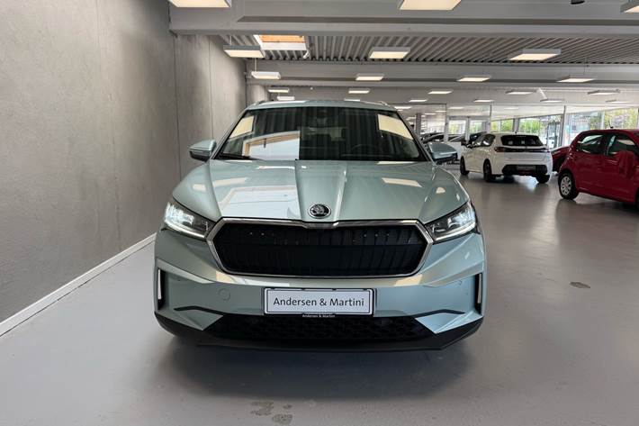 Grå Skoda Enyaq fra 2023