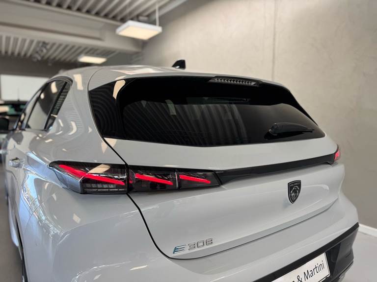 Peugeot E-308 EL First Edition 156HK 5d Aut.