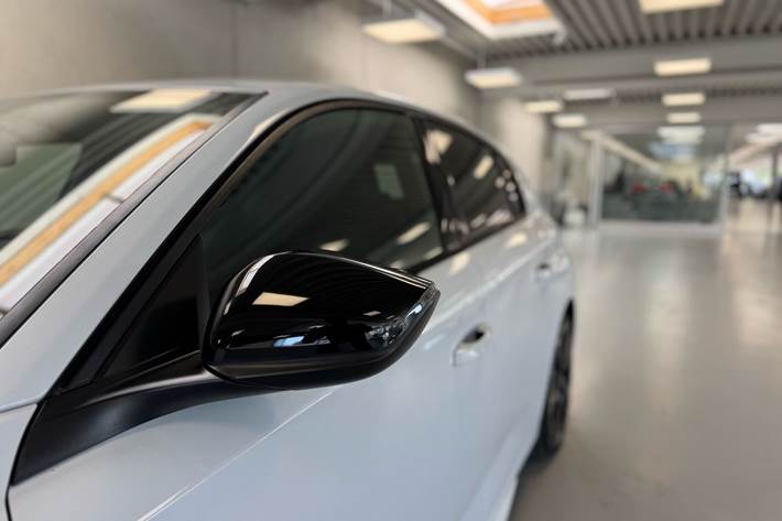 Hvid Peugeot E-308 fra 2023