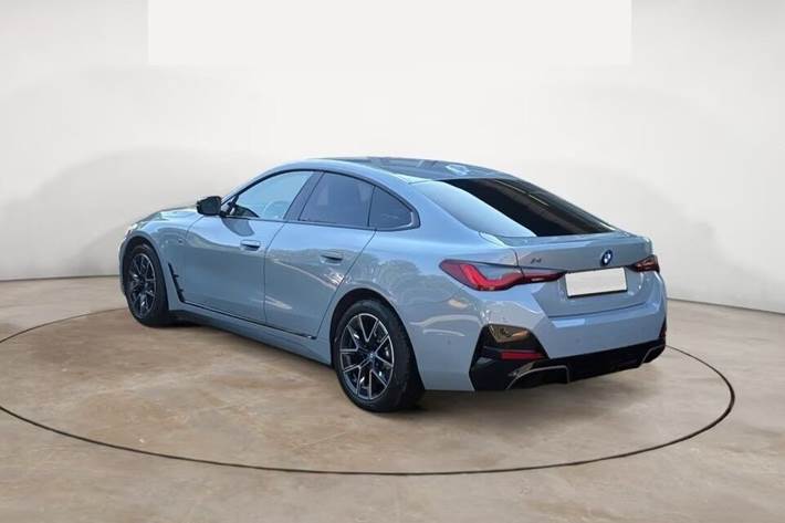 Grå BMW i4 fra 2023