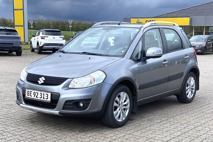 Grå Suzuki SX4 fra 2013