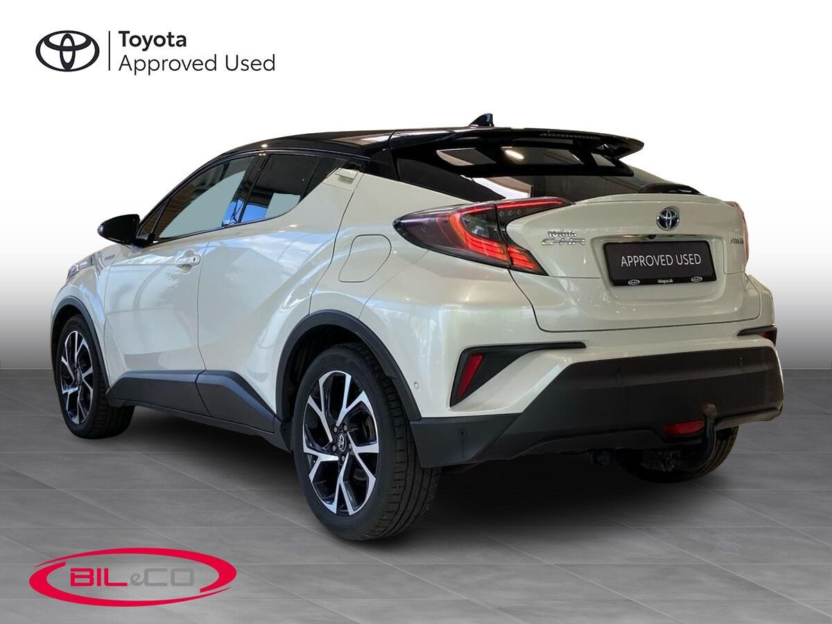 Hvid Toyota C-HR fra 2018