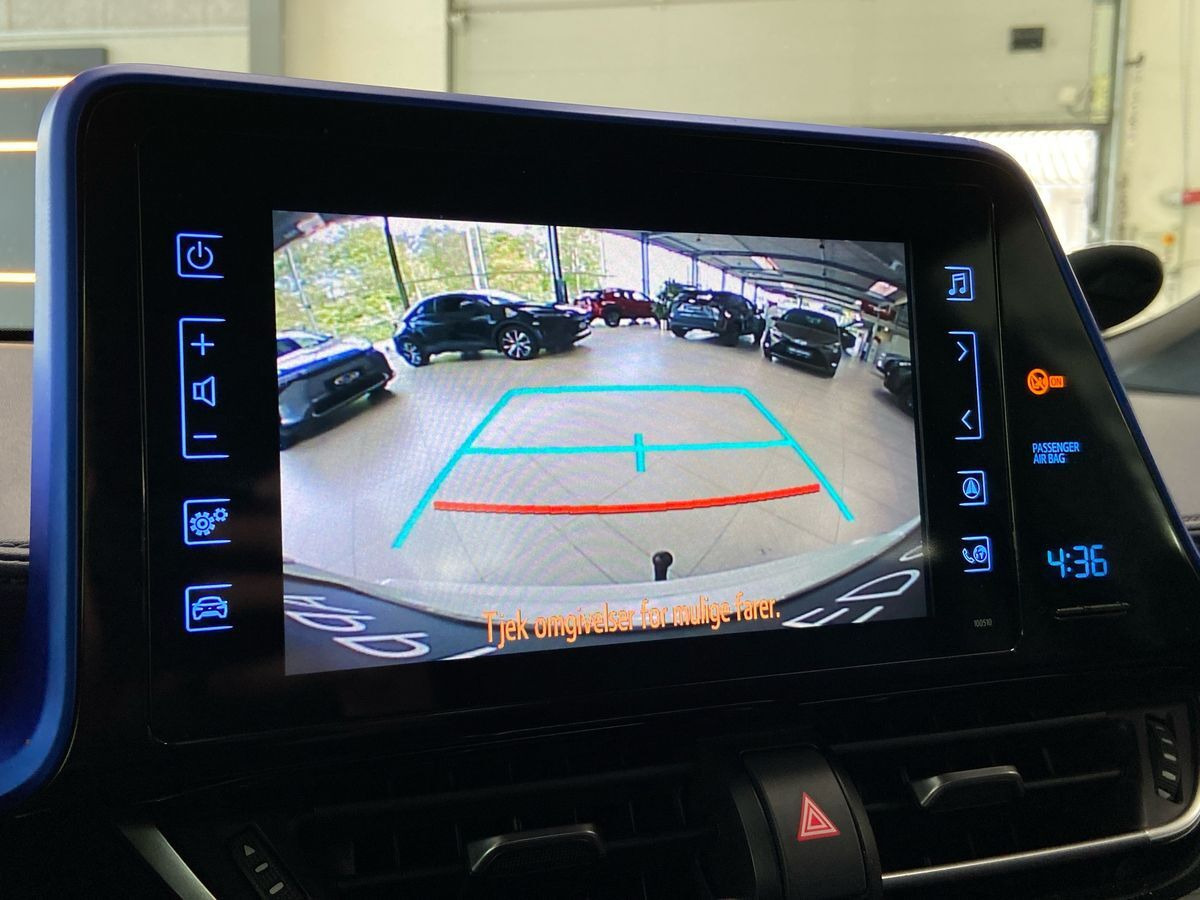 Hvid Toyota C-HR fra 2018