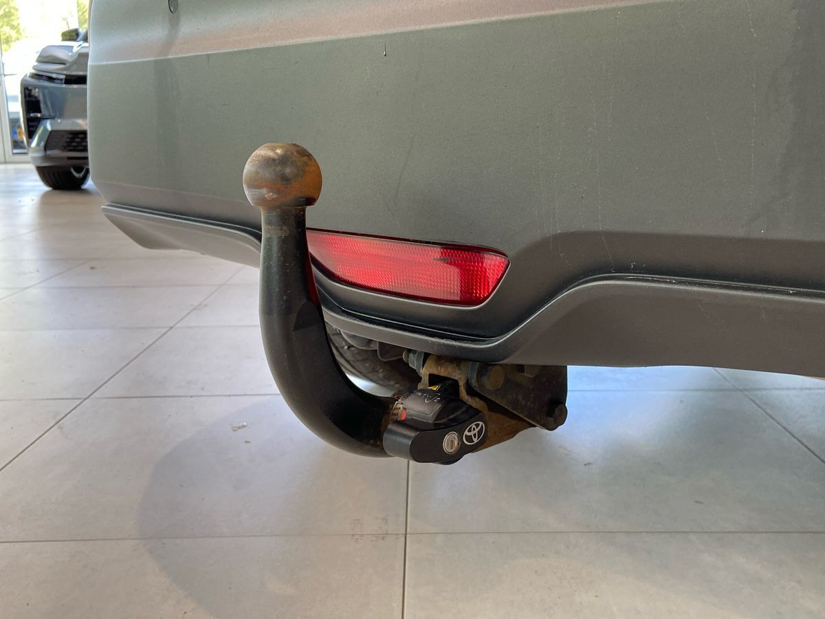 Hvid Toyota C-HR fra 2018