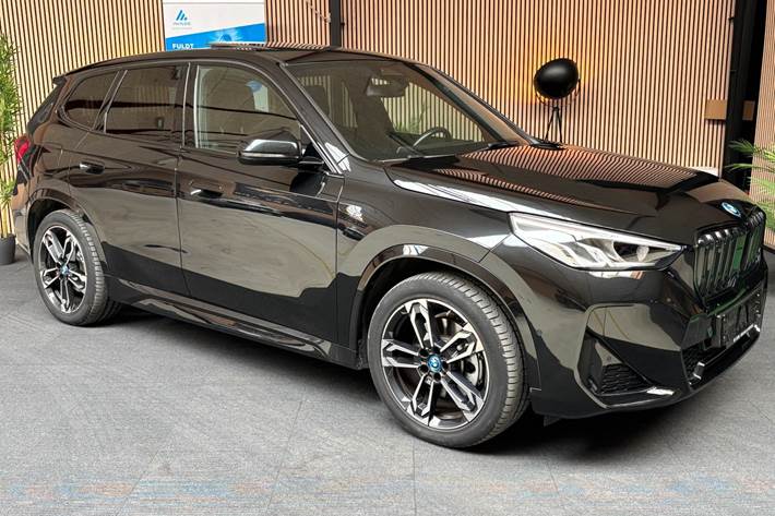 Sort BMW iX1 fra 2023