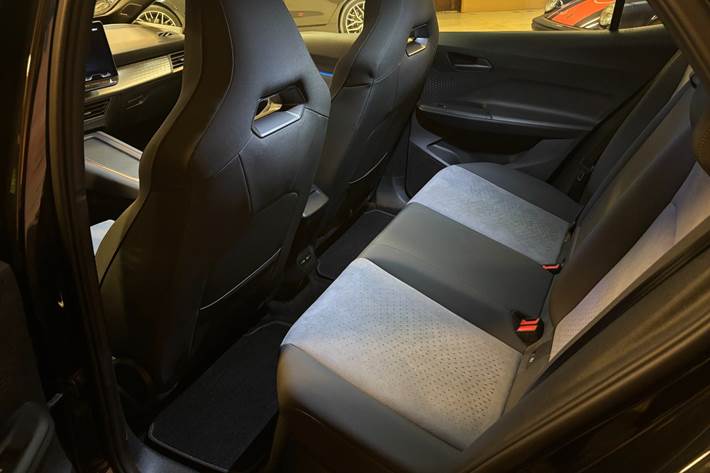 Sort Cupra Born fra 2025